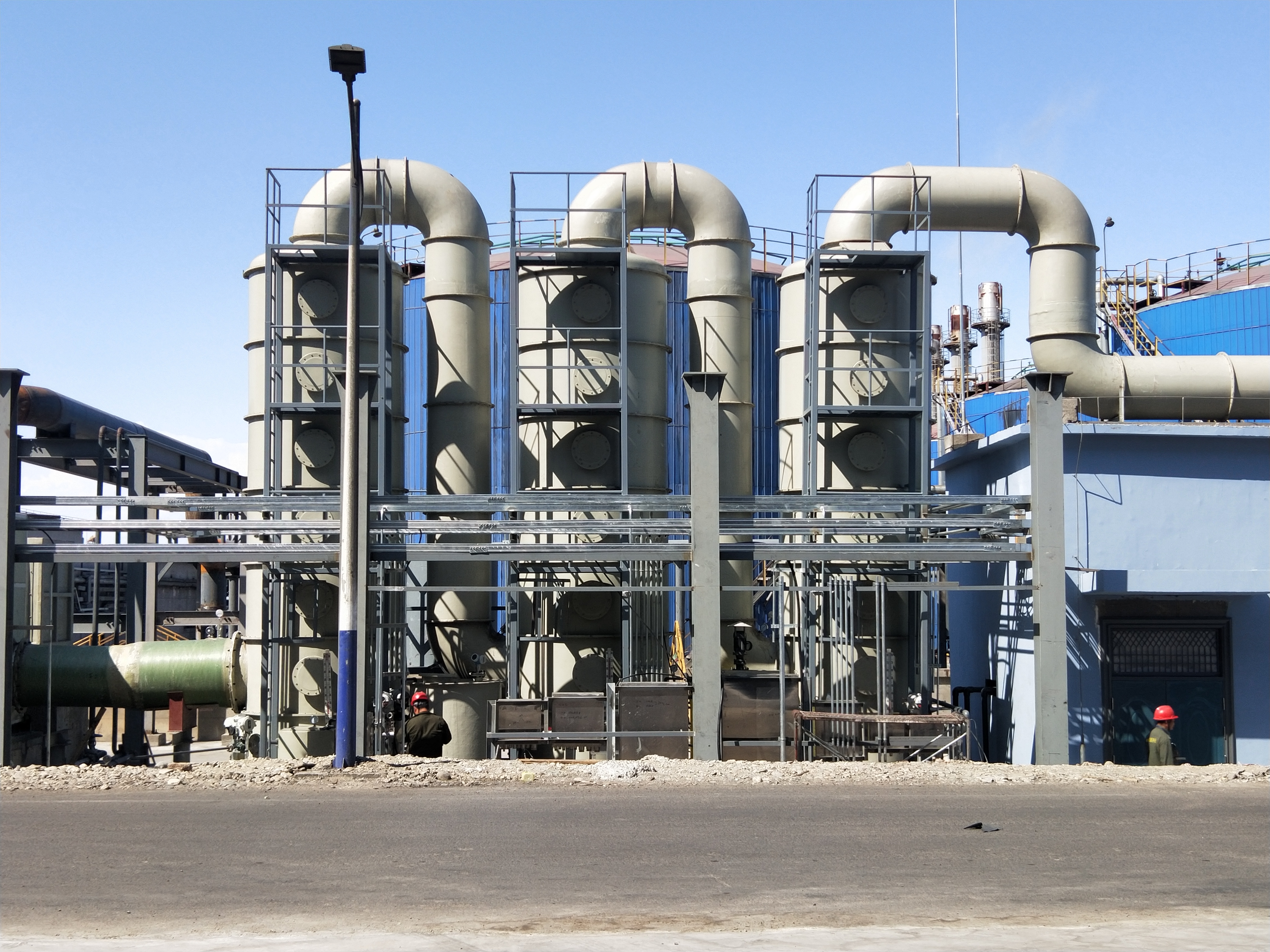 制药车间混合废气达标升级 碱洗塔 + 活性炭吸附组合工艺应用解析